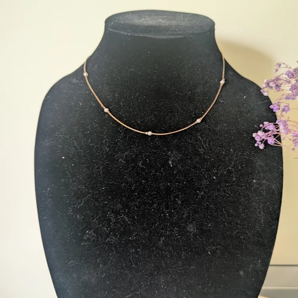 Elegant Gold Necklace with Pearl Accents - Picture 5 of 10